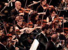 Konserin İlk Saniyesinde Orkestra Şefini Vururlarsa