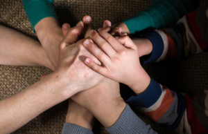 Hala Sallanıyoruz Ama Artık Ayağa Kalkmamız Lazım