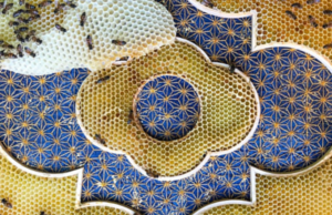 Bahçesinde Arısı Olanın Kesesinde Sarısı Olur