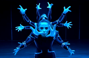 Oturduğu Yerden Dans Etmek